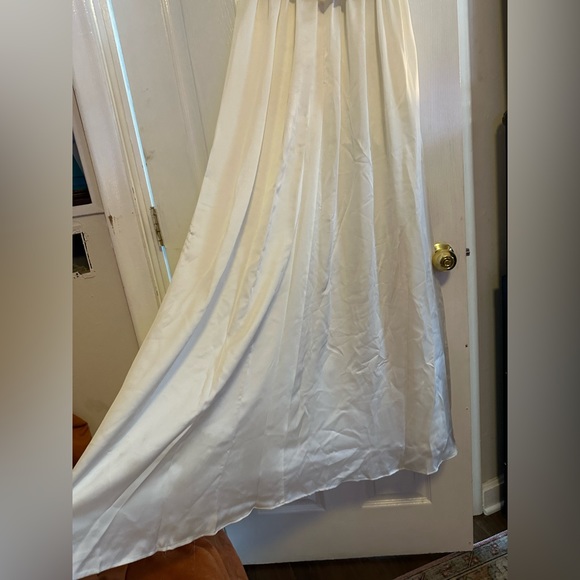 NWT Vera Wang V Neck Halter Gown w/ Sash White Wedding or Bridesmaid Dress - Picture 5 of 6